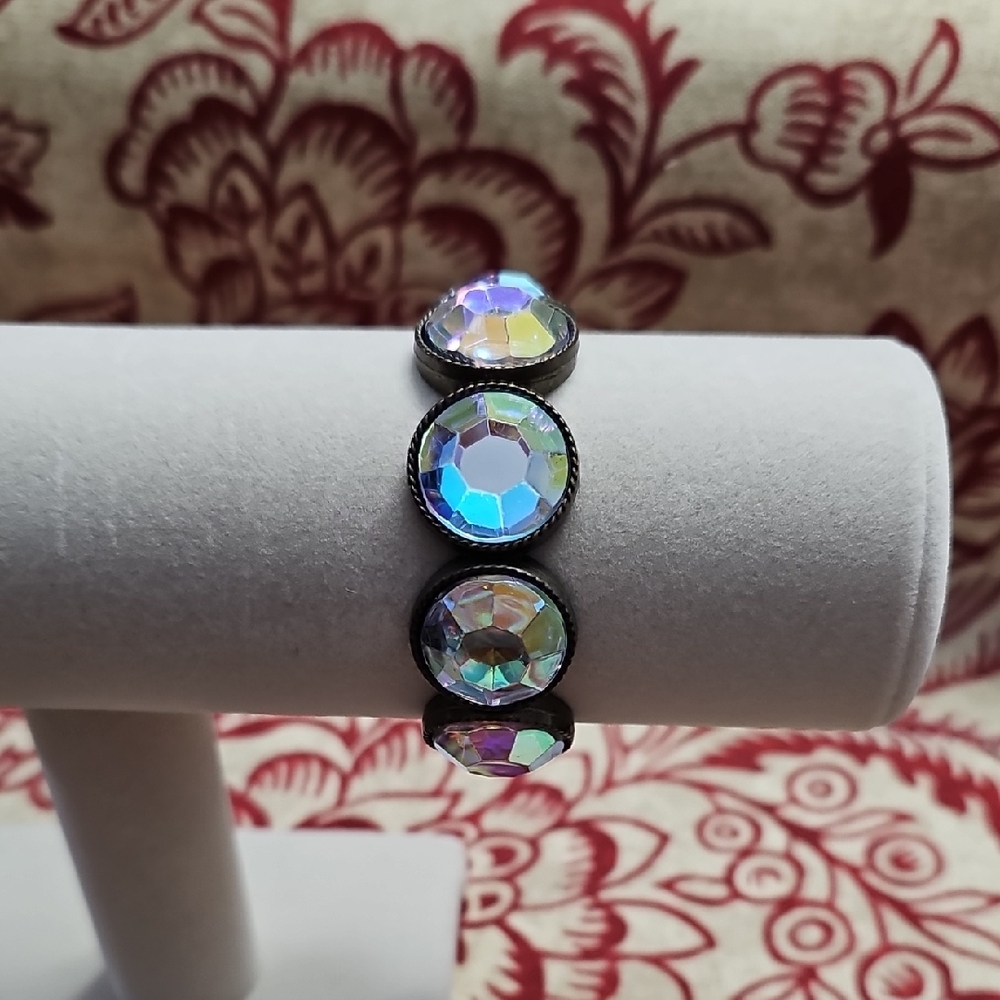 Elegant Silver Bracelet with Iridescent Accents